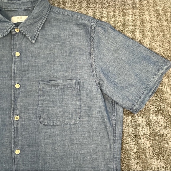 Uniqlo Shirt Large Blue Chambray Button Up Short Sleeve Linen Blend Preppy Men - Picture 3 of 12
